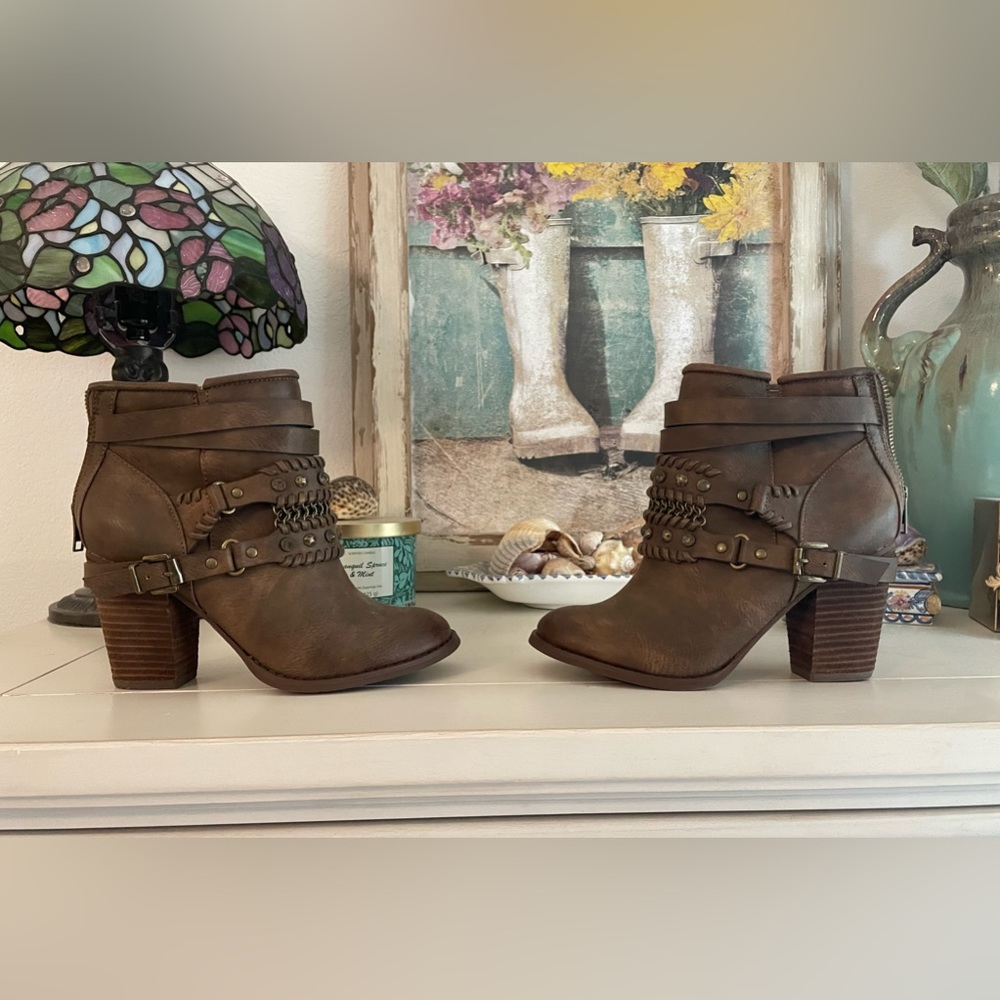 NWOT Not Rated brand boots with buckle detail